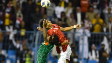 صورة “فيديو” لحظة تتويج المنتخب اليمني بكأس بطولة غرب آسيا للناشئين بعد فوزه على المنتخب السعودي